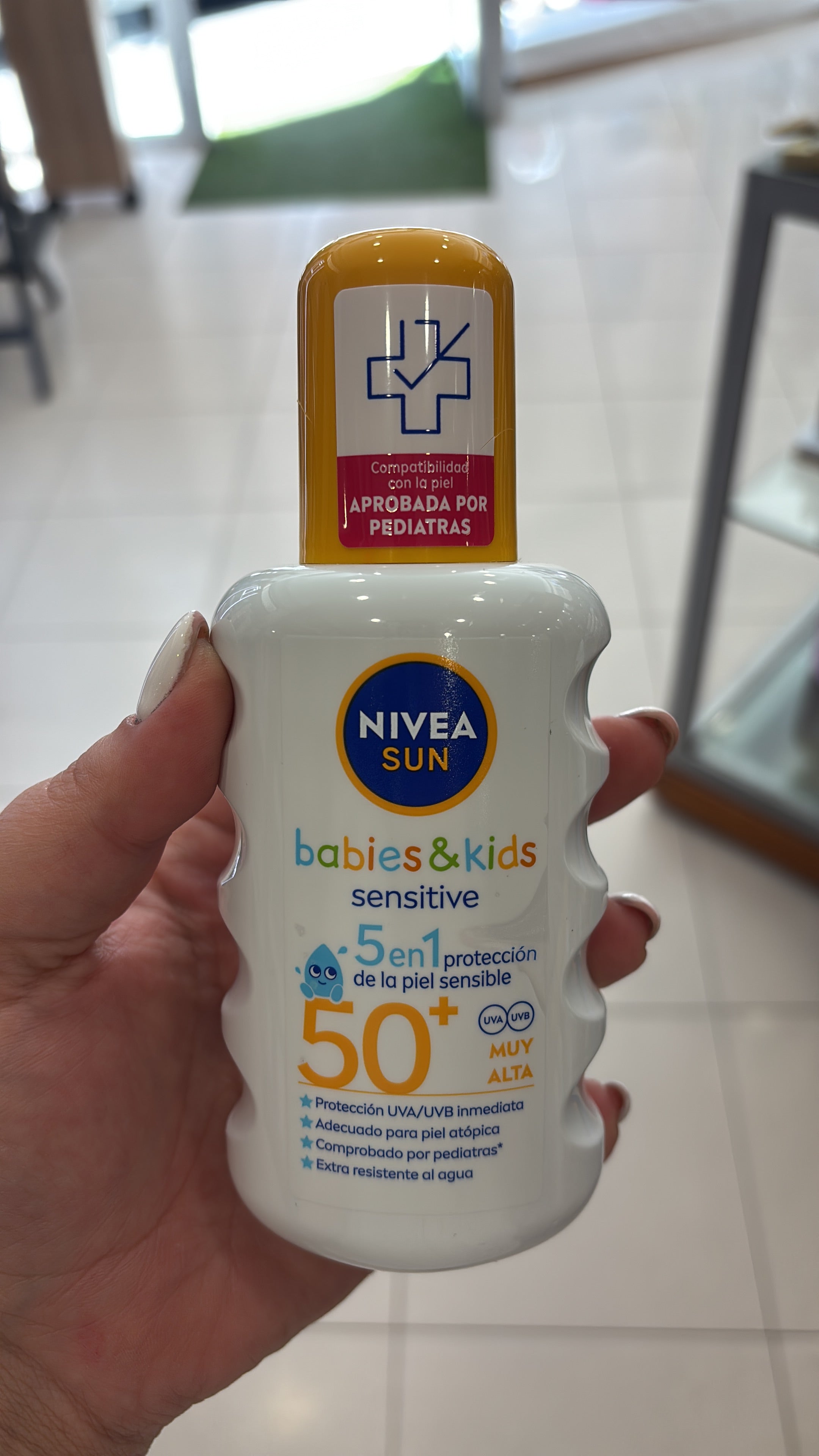 NIVEA
Sensitive Babies & Kids | 200ML
Loción solar Spf 50+